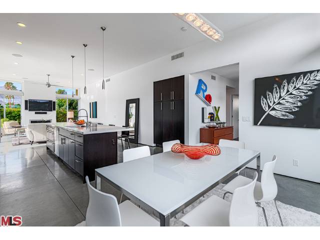Today\'s-century modern real estate in Palm Springs Today\'s-century modern real estate in Palm Springs