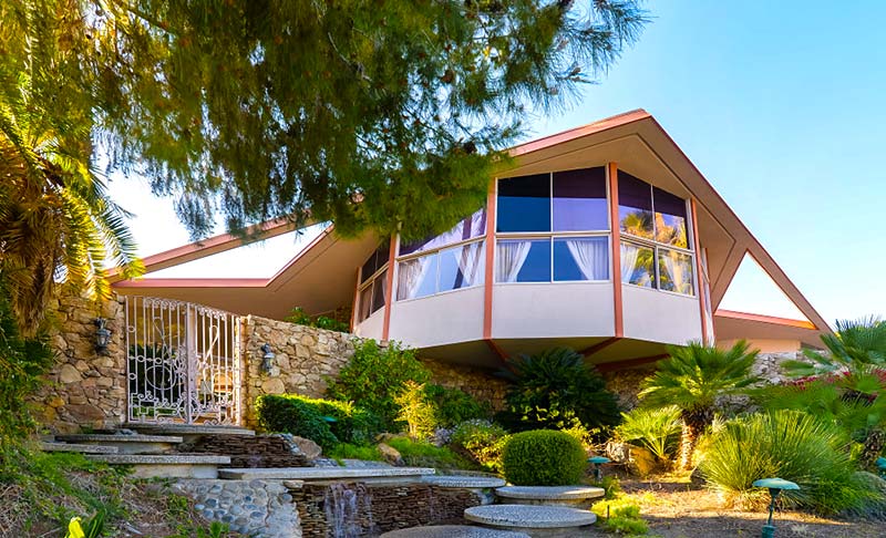 Elvis Presley "honeymoon house" in Palm Springs, CA