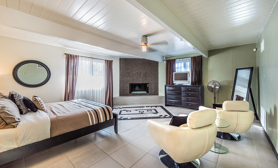 3578 Vivian Way, large den/3rd bedroom